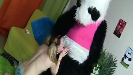 Teen girls dancing moves turn her toypanda on